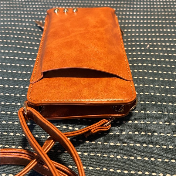 NWOT PRETTY SIMPLE CROSS BODY PHONE WALLET BAG. COGNAC. - Picture 5 of 6